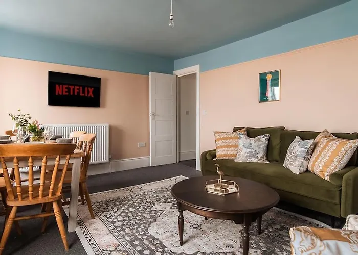 Seaside Serenity: 3-Bedroom Beach Haven In Margate