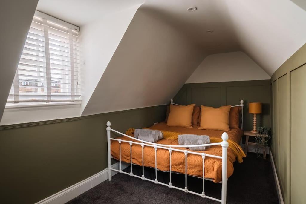 Holiday home Seaside Serenity: 3-bedroom Haven In *