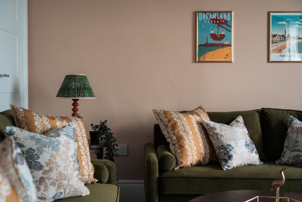 Seaside Serenity: 3-bedroom Haven In Holiday home *