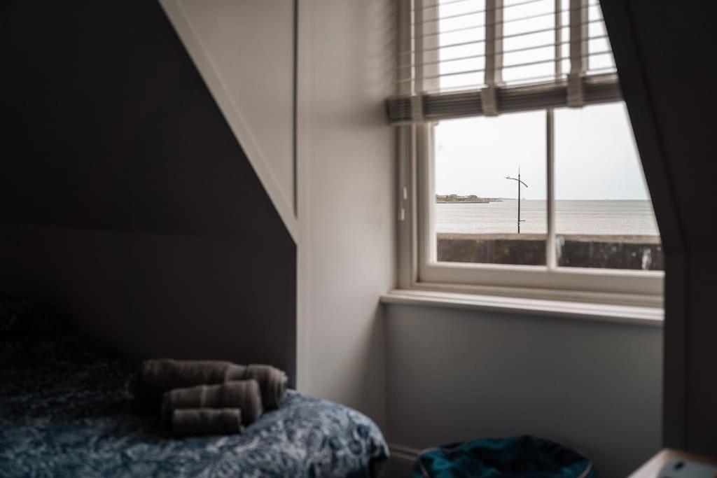 Seaside Serenity: 3-bedroom Haven In Holiday home *