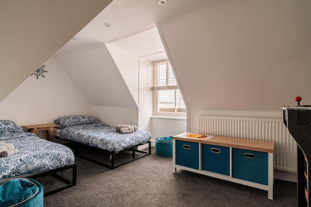 Holiday home Seaside Serenity: 3-bedroom Haven In *