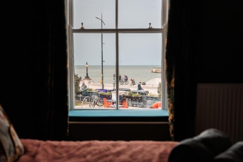 Seaside Serenity: 3-bedroom Haven In Holiday home *