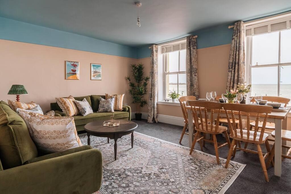 Seaside Serenity: 3-bedroom Haven In * Margate