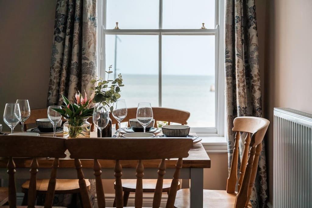 Seaside Serenity: 3-bedroom Haven In * Margate