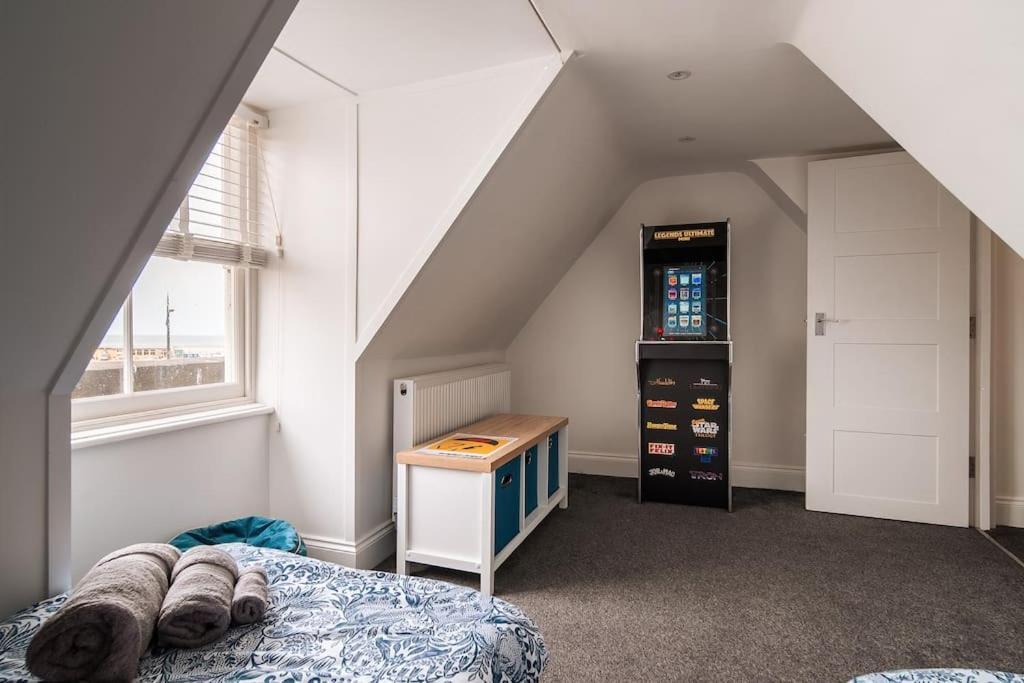 Holiday home Seaside Serenity: 3-bedroom Haven In